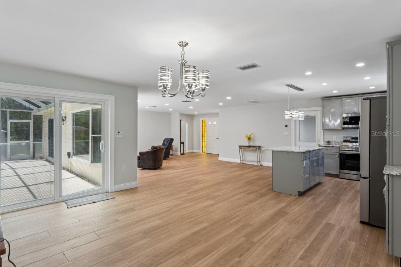 Image 20 of 61 For 6955 Bottle Brush Drive