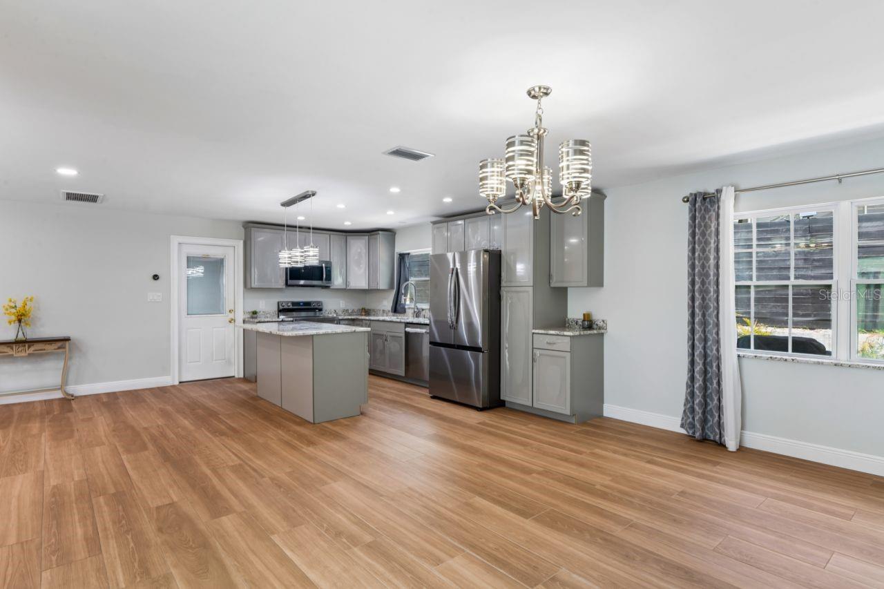 Image 21 of 61 For 6955 Bottle Brush Drive