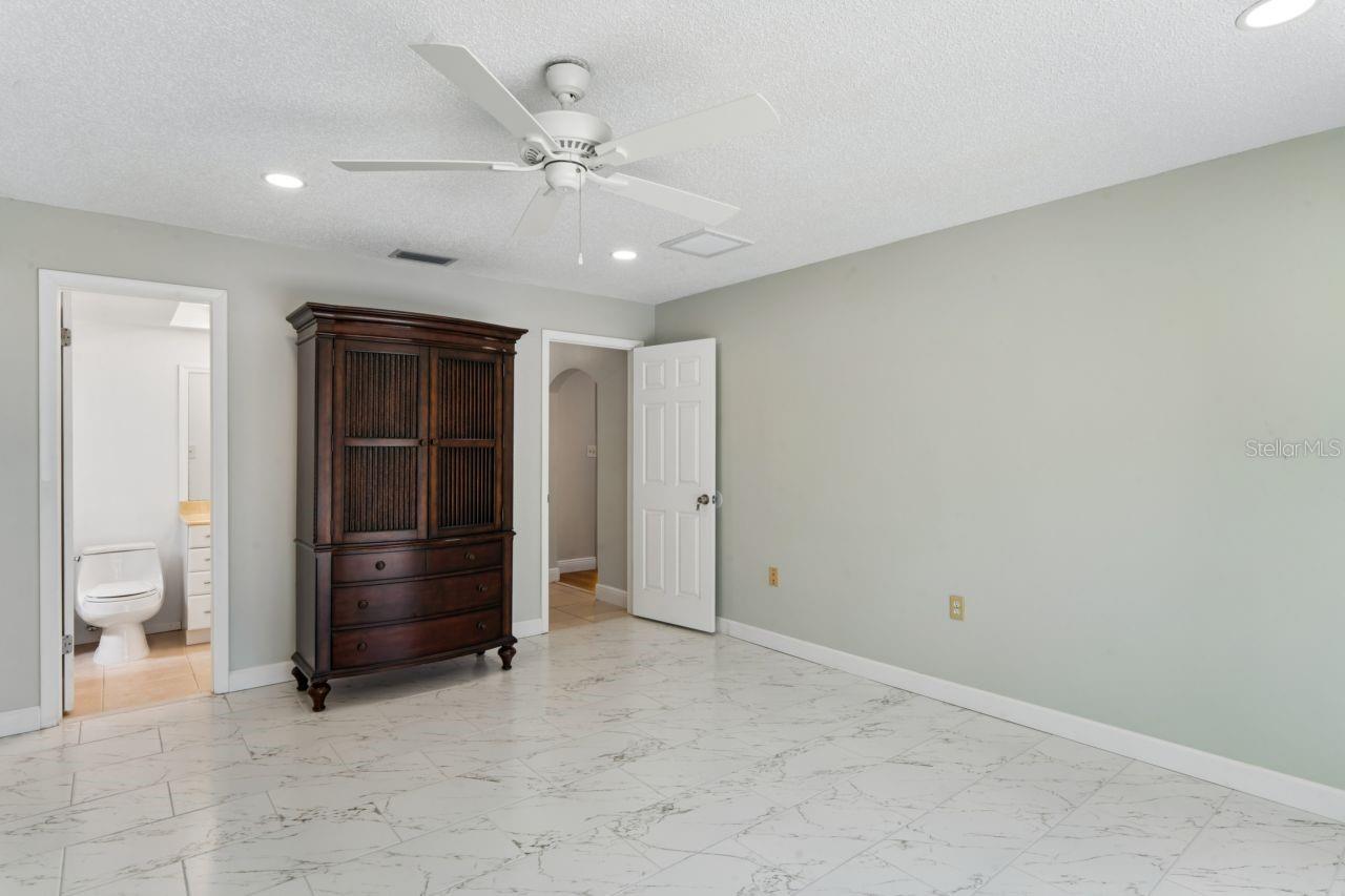 Image 24 of 61 For 6955 Bottle Brush Drive