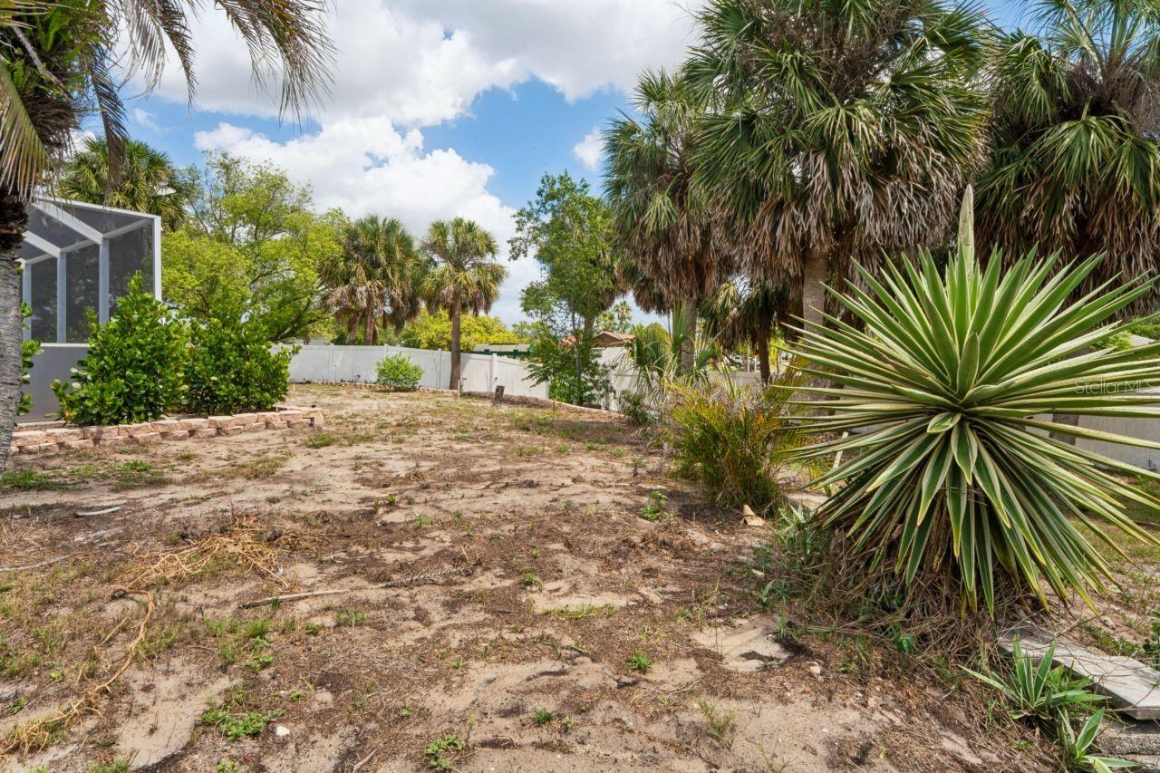 Image 44 of 61 For 6955 Bottle Brush Drive