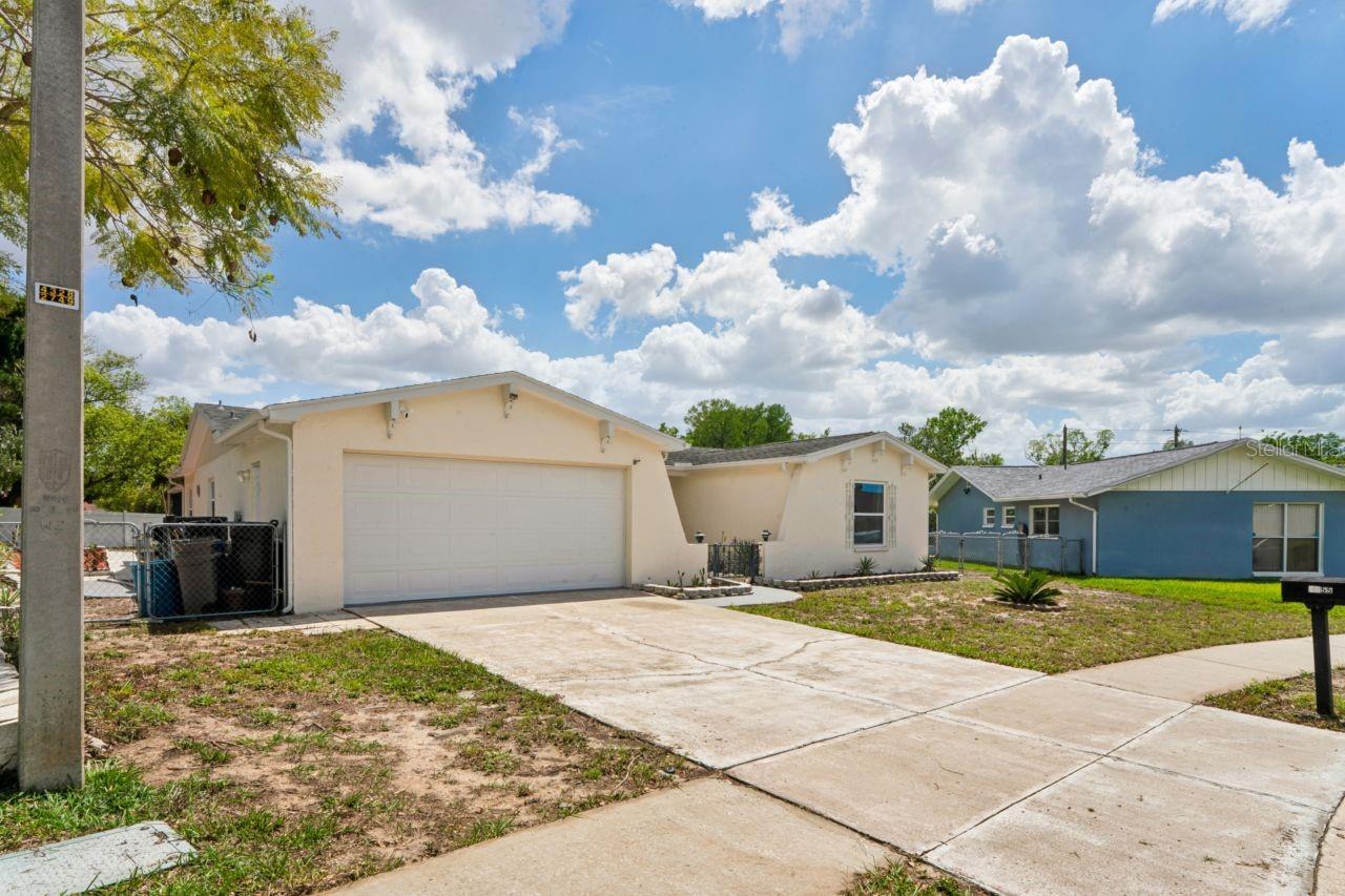 Image 51 of 61 For 6955 Bottle Brush Drive