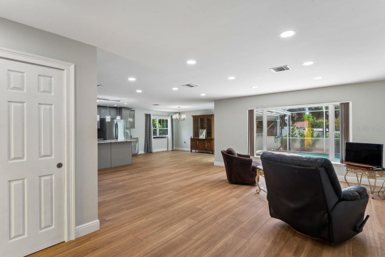 Image 6 of 61 For 6955 Bottle Brush Drive