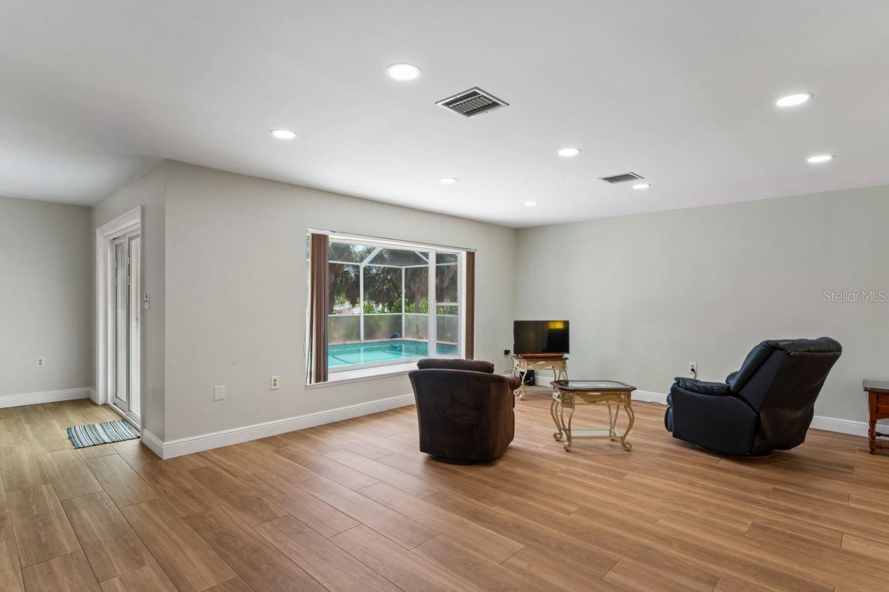 Image 8 of 61 For 6955 Bottle Brush Drive