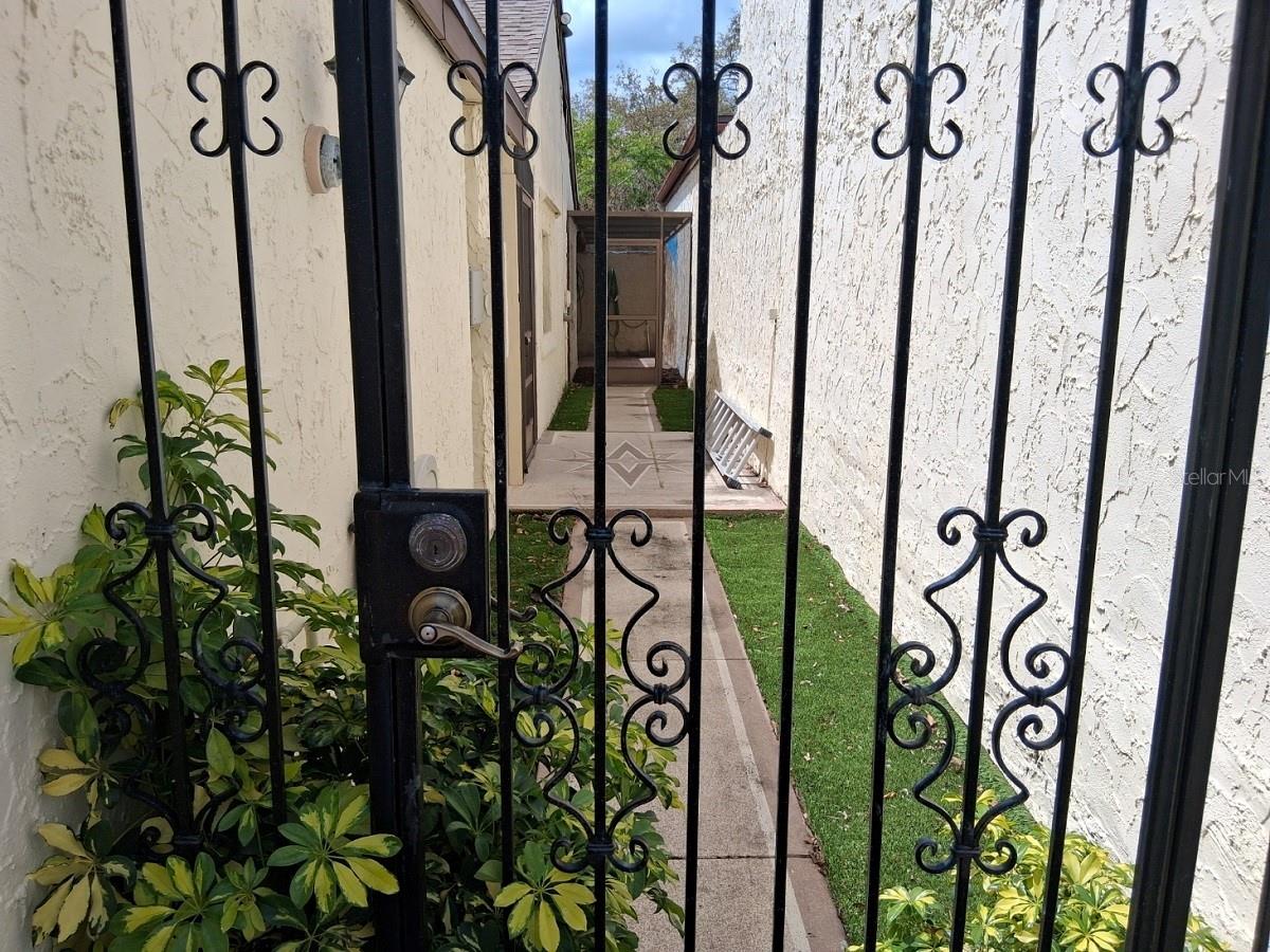 Image 3 of 32 For 12213 Saddle Strap Row