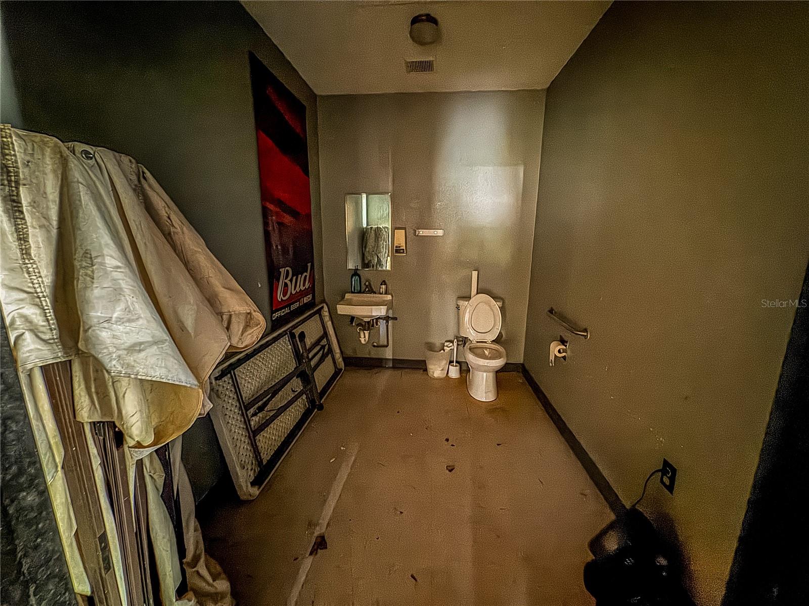 Image 13 of 60 For 615 Old Hospital Drive