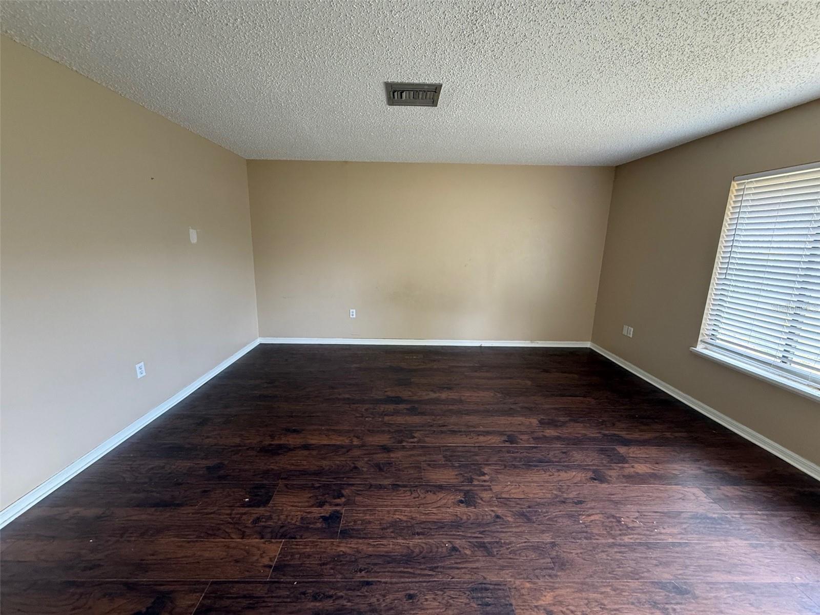 Image 7 of 15 For 9085 Heather Boulevard