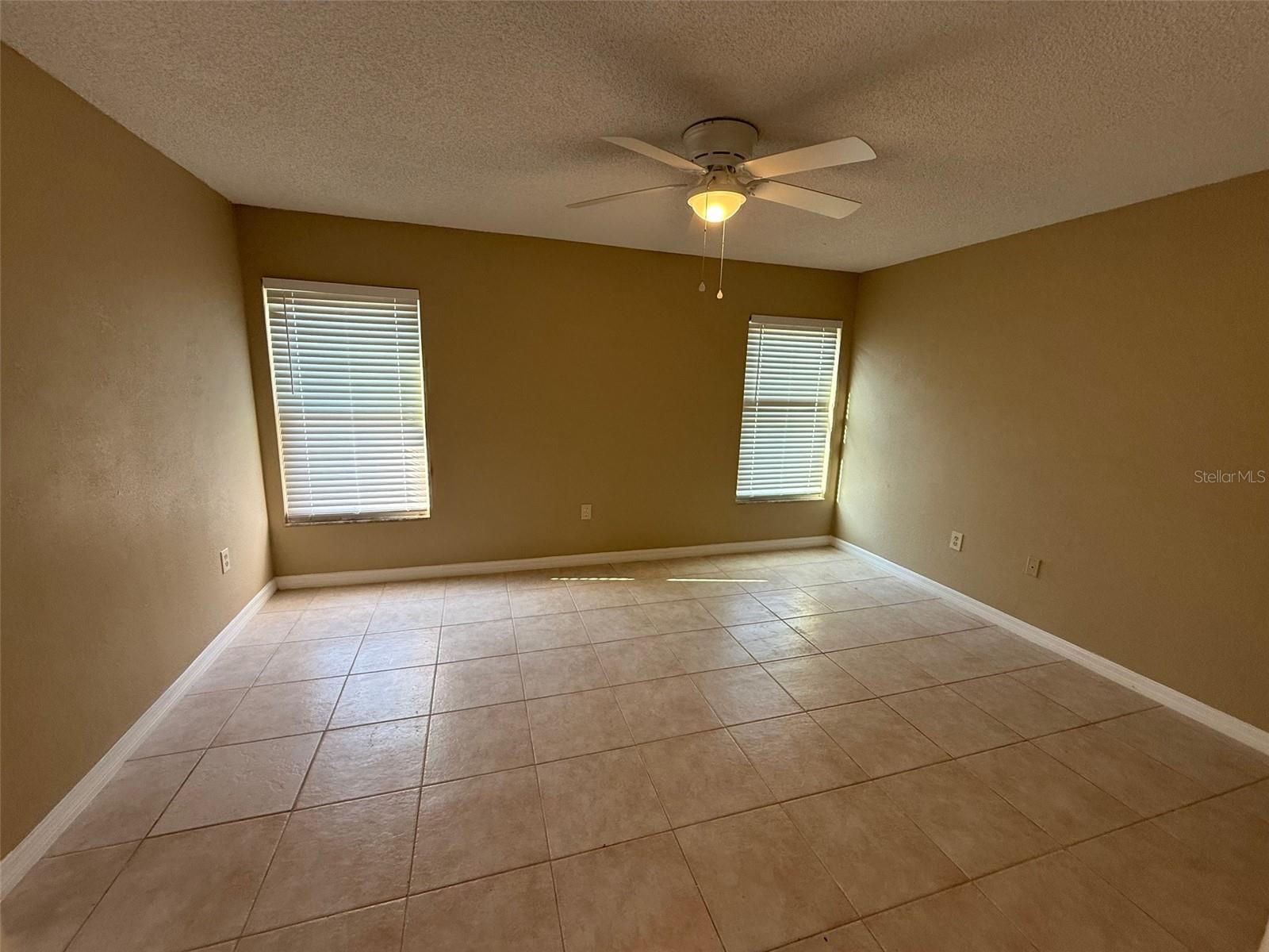 Listing photo id 8 for 2392 Fairview Road