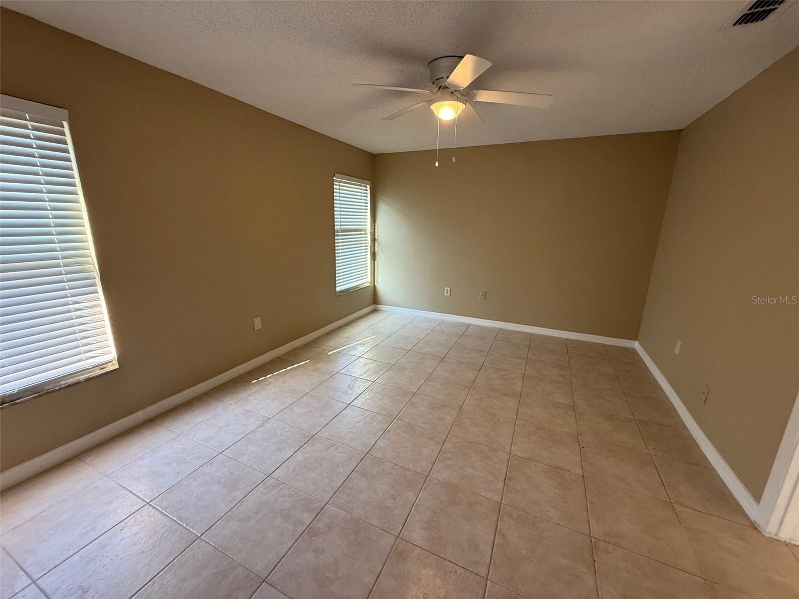 Listing photo id 9 for 2392 Fairview Road