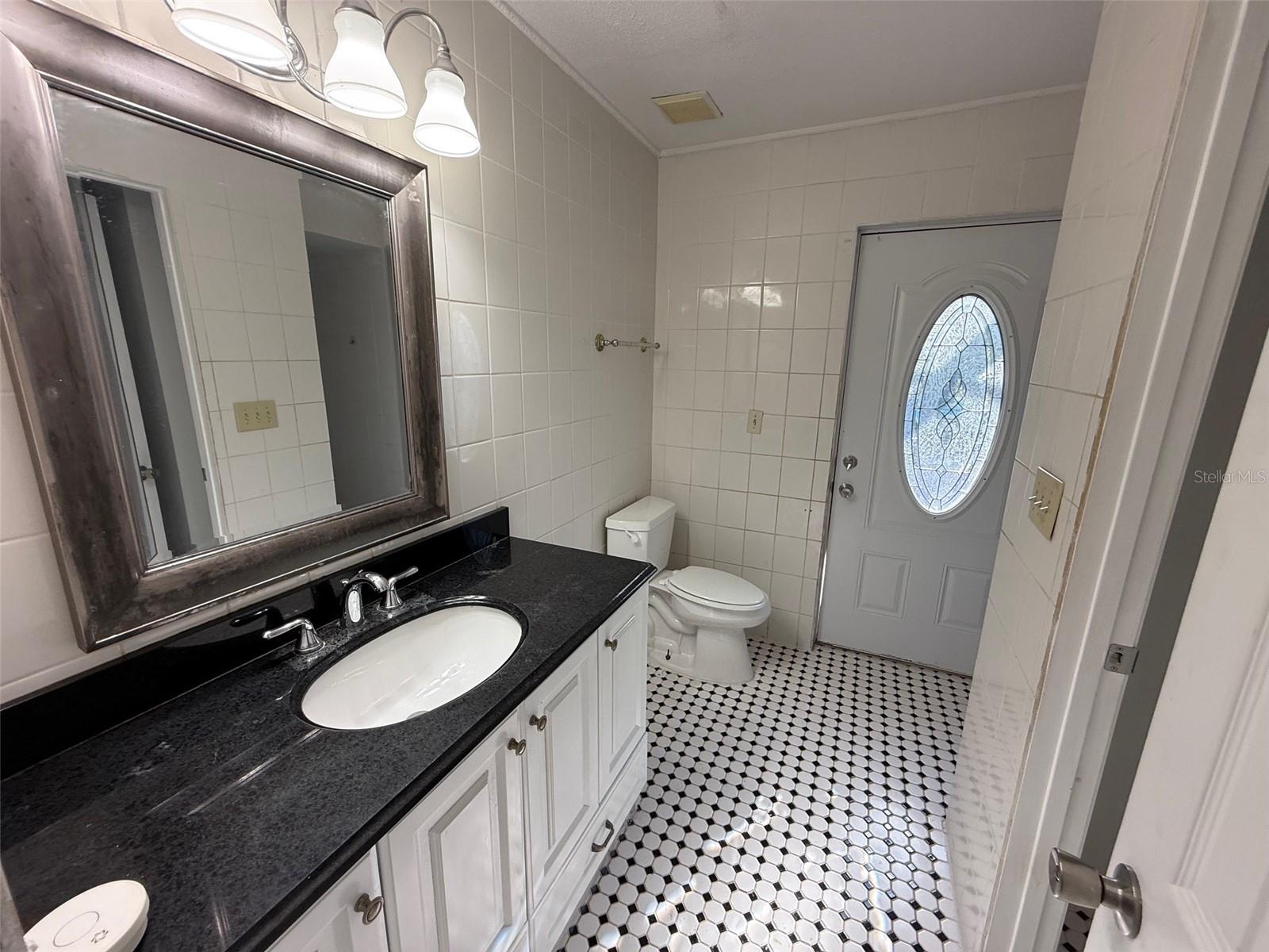 Listing photo id 10 for 2392 Fairview Road