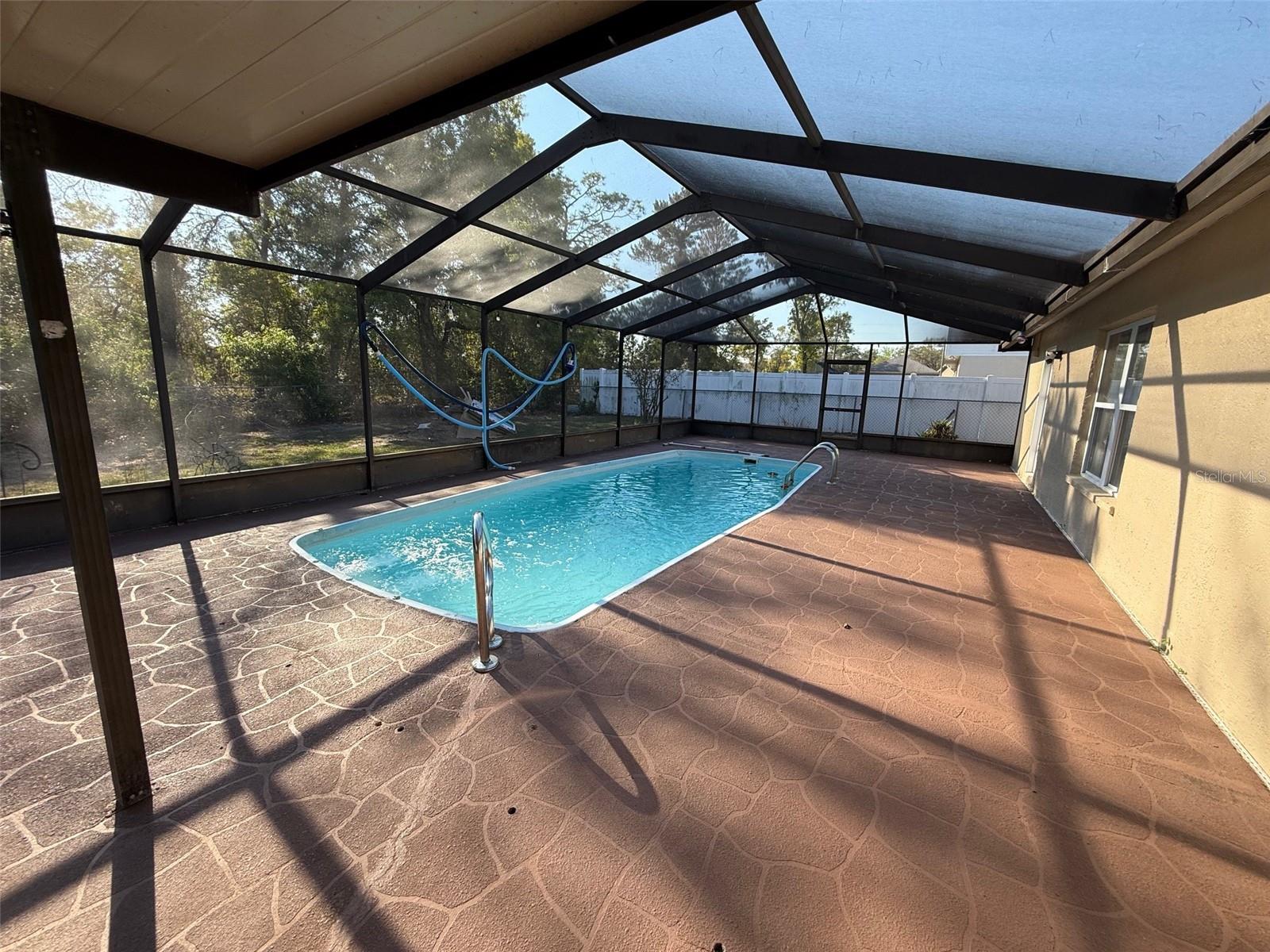 Listing photo id 15 for 2392 Fairview Road