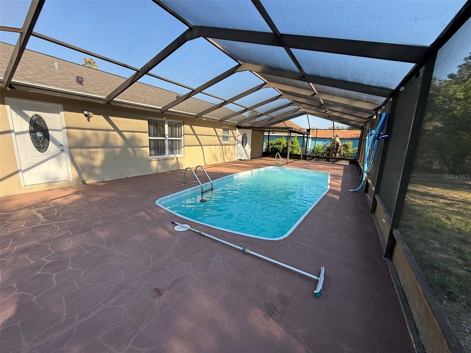 Listing photo id 17 for 2392 Fairview Road