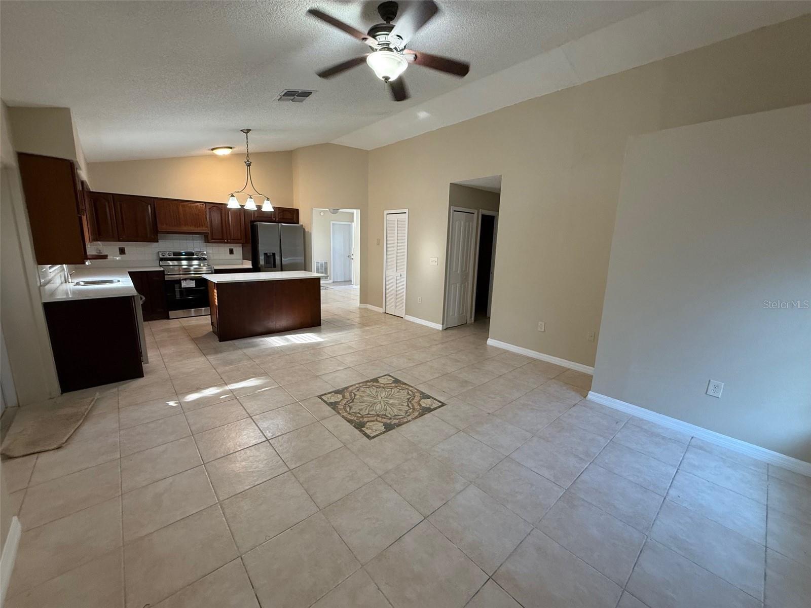 Listing photo id 3 for 2392 Fairview Road