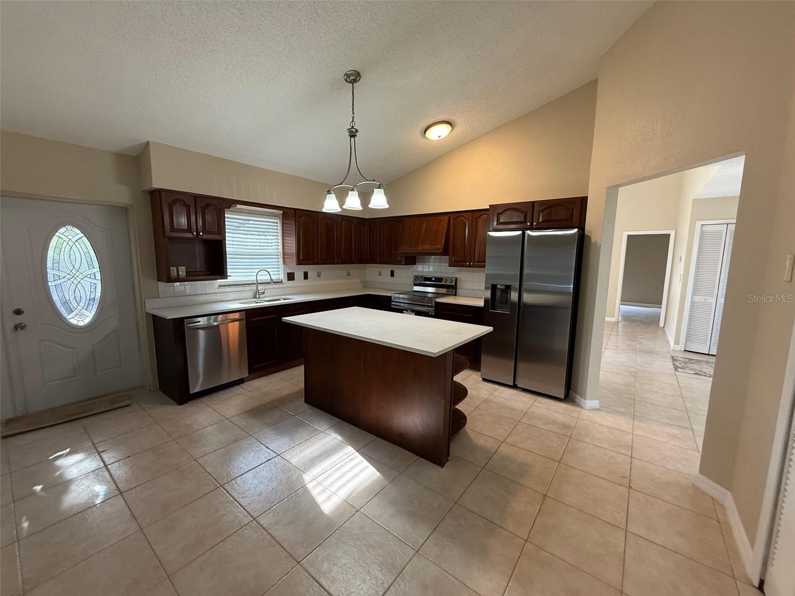 Listing photo id 5 for 2392 Fairview Road