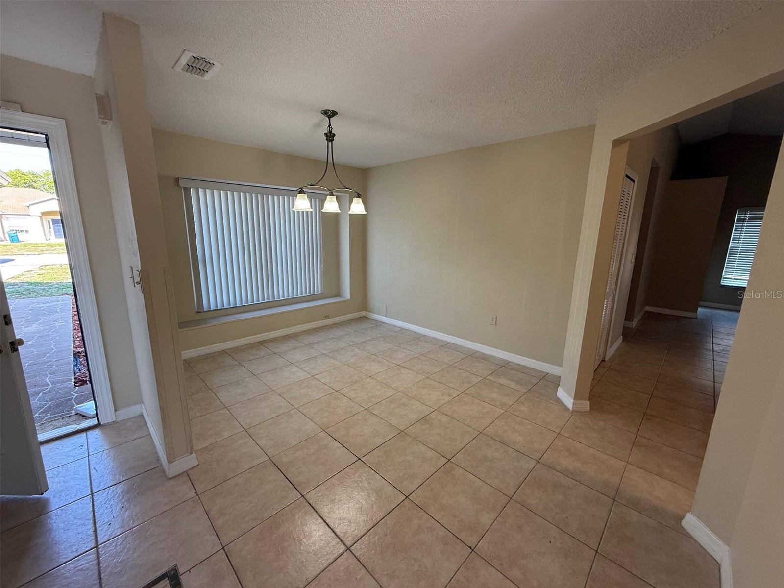 Listing photo id 7 for 2392 Fairview Road