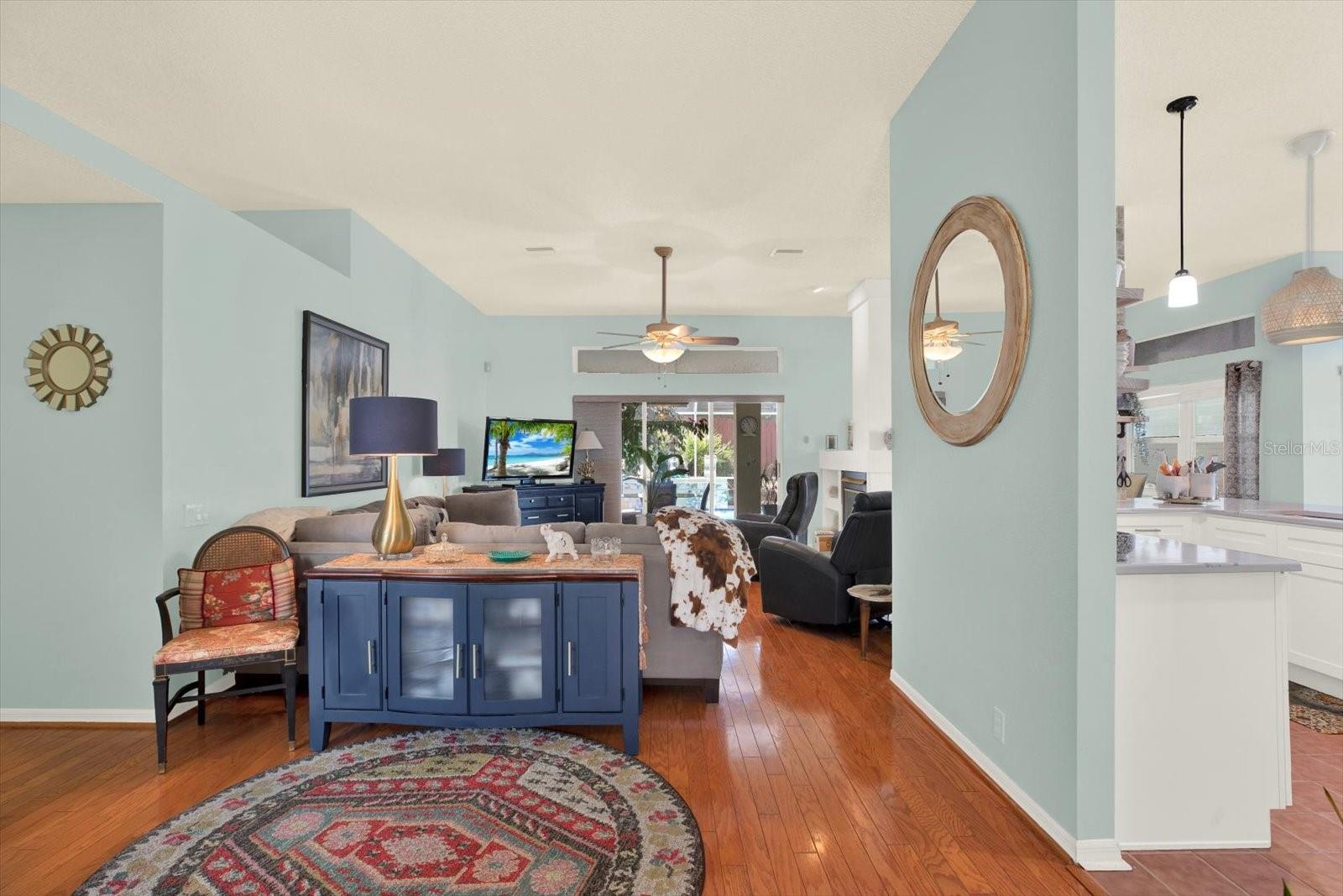 Listing photo id 8 for 13004 Hanley Drive