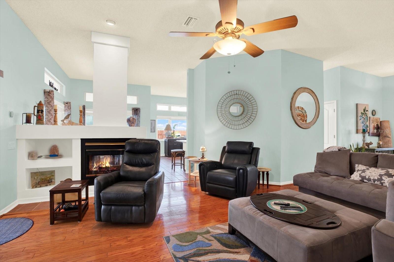 Listing photo id 15 for 13004 Hanley Drive