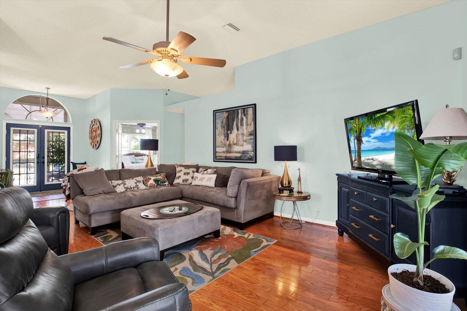 Listing photo id 17 for 13004 Hanley Drive