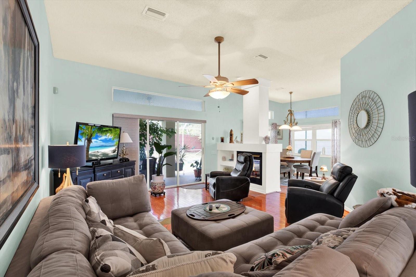 Listing photo id 18 for 13004 Hanley Drive