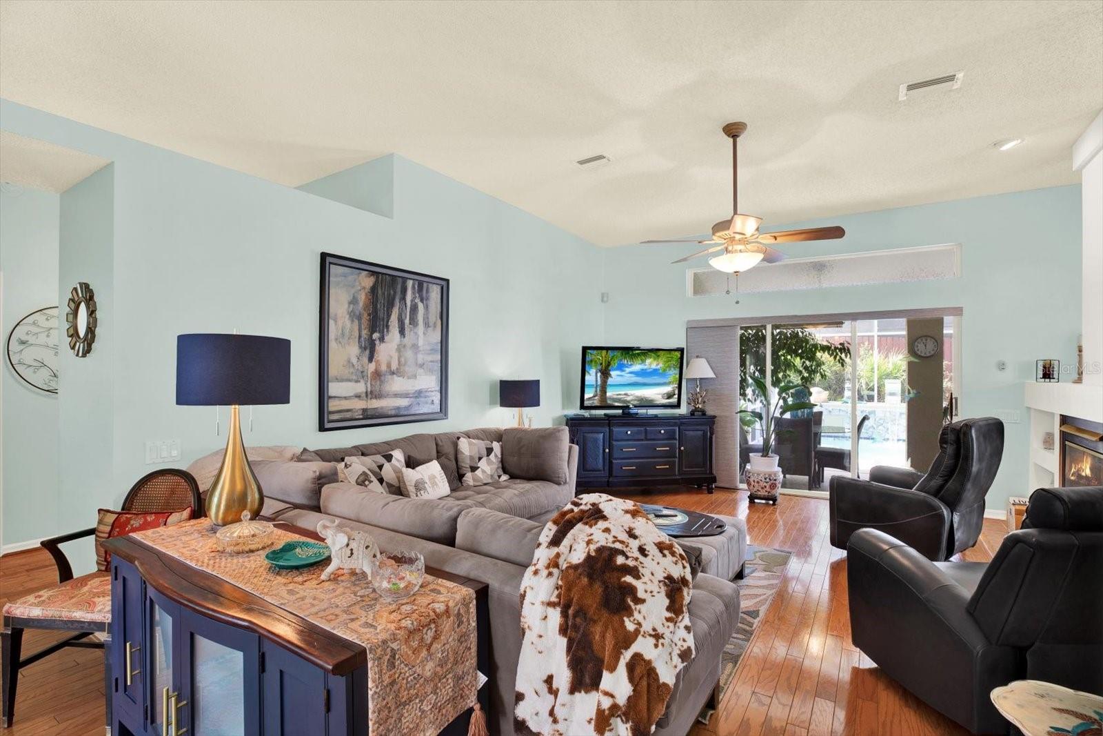 Listing photo id 19 for 13004 Hanley Drive