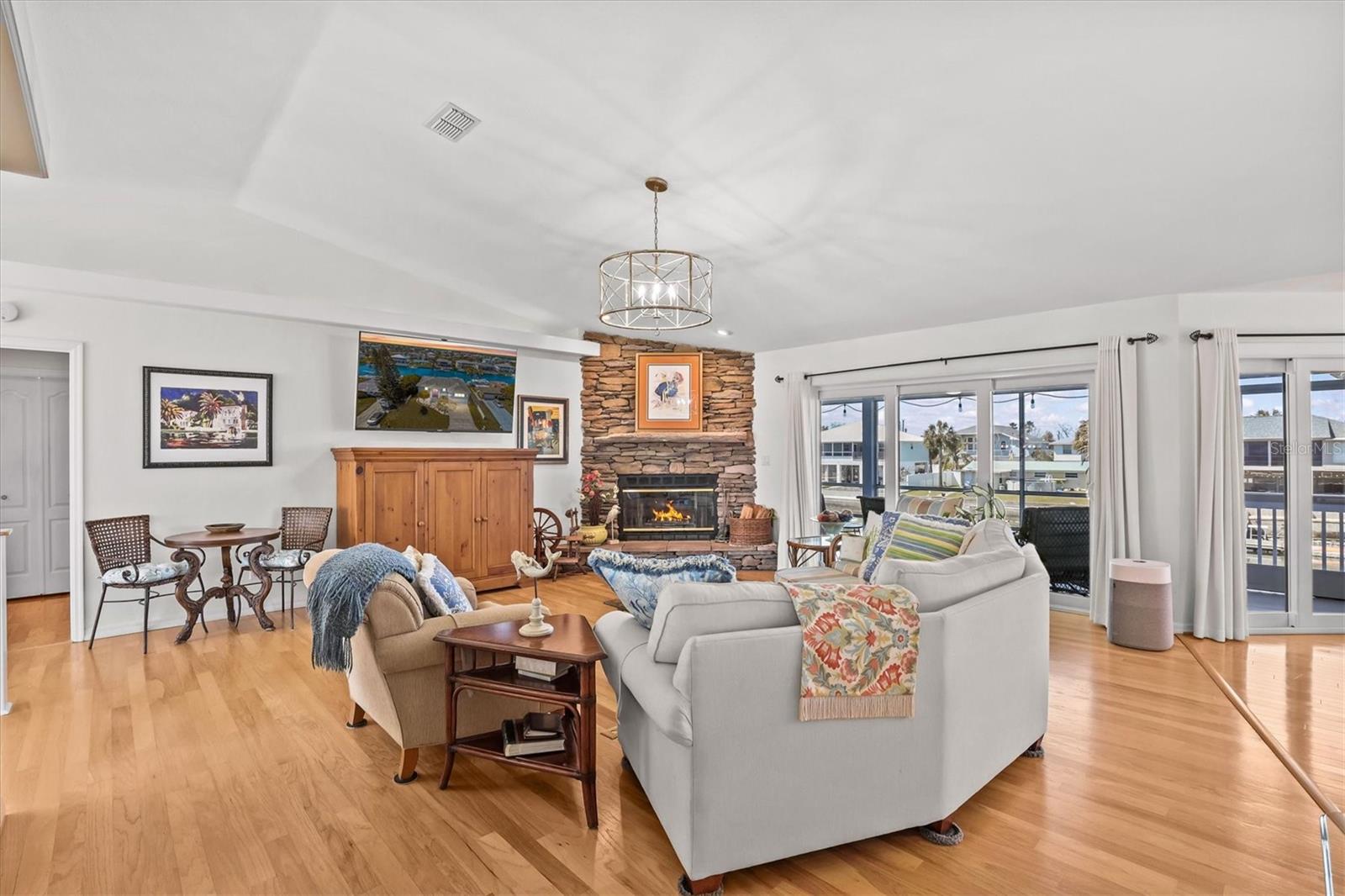 Image 18 of 73 For 4475 Burmuda Drive