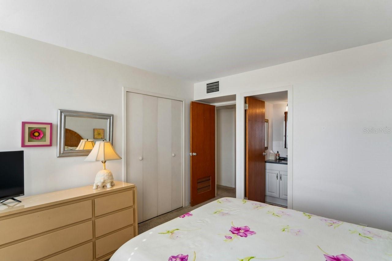 Image 32 of 65 For 10355 Paradise Boulevard 604