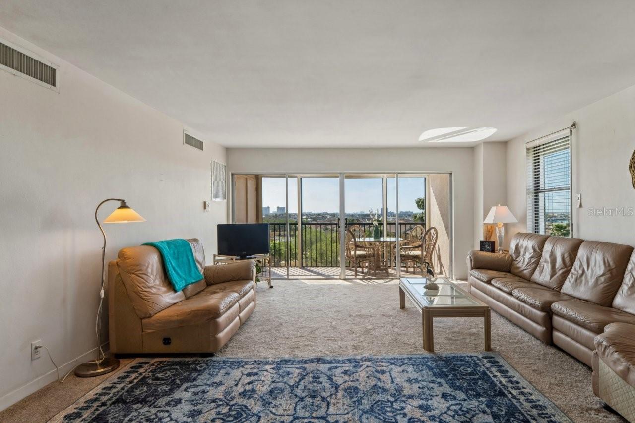 Image 9 of 65 For 10355 Paradise Boulevard 604