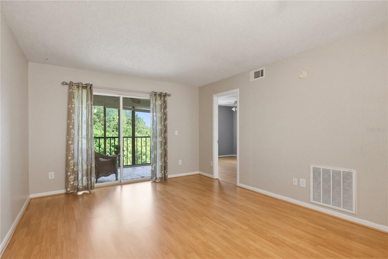 Image 12 of 36 For 11201 122nd Avenue 208