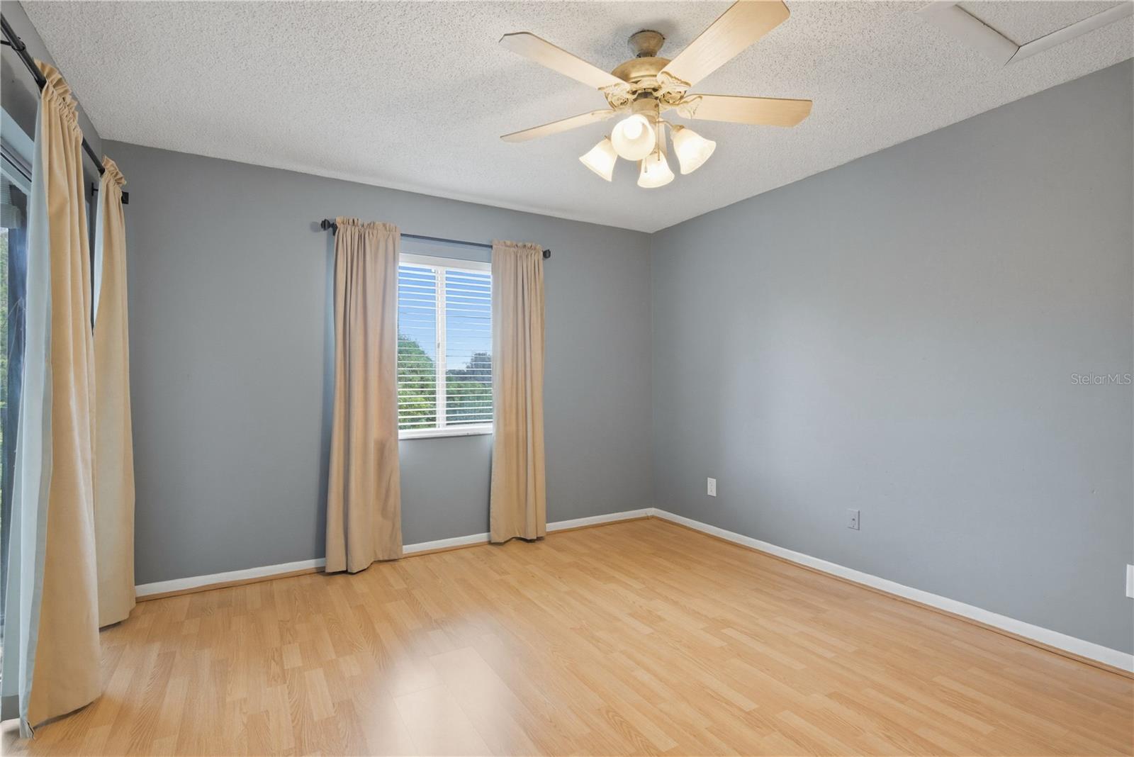 Image 16 of 36 For 11201 122nd Avenue 208