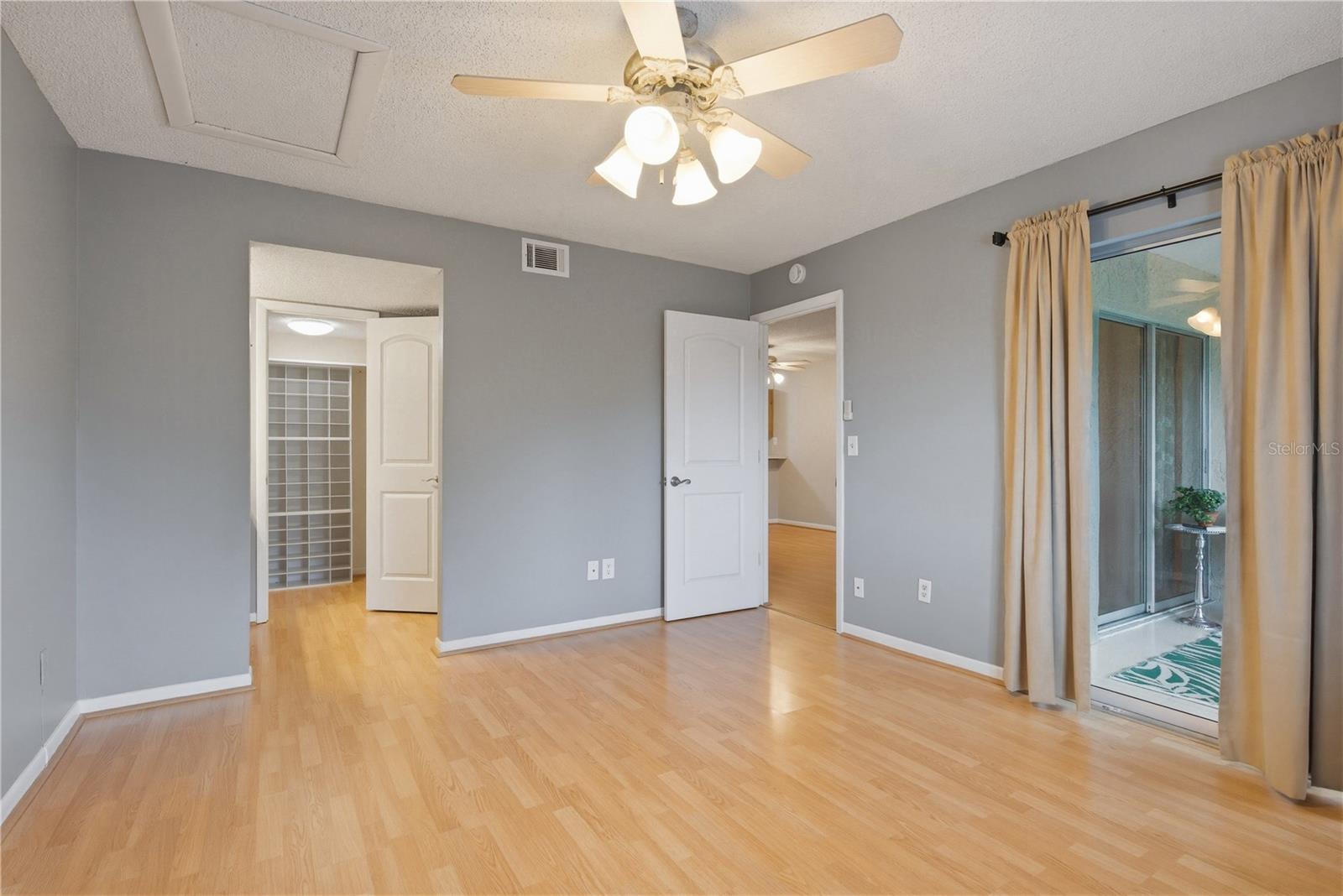 Image 17 of 36 For 11201 122nd Avenue 208