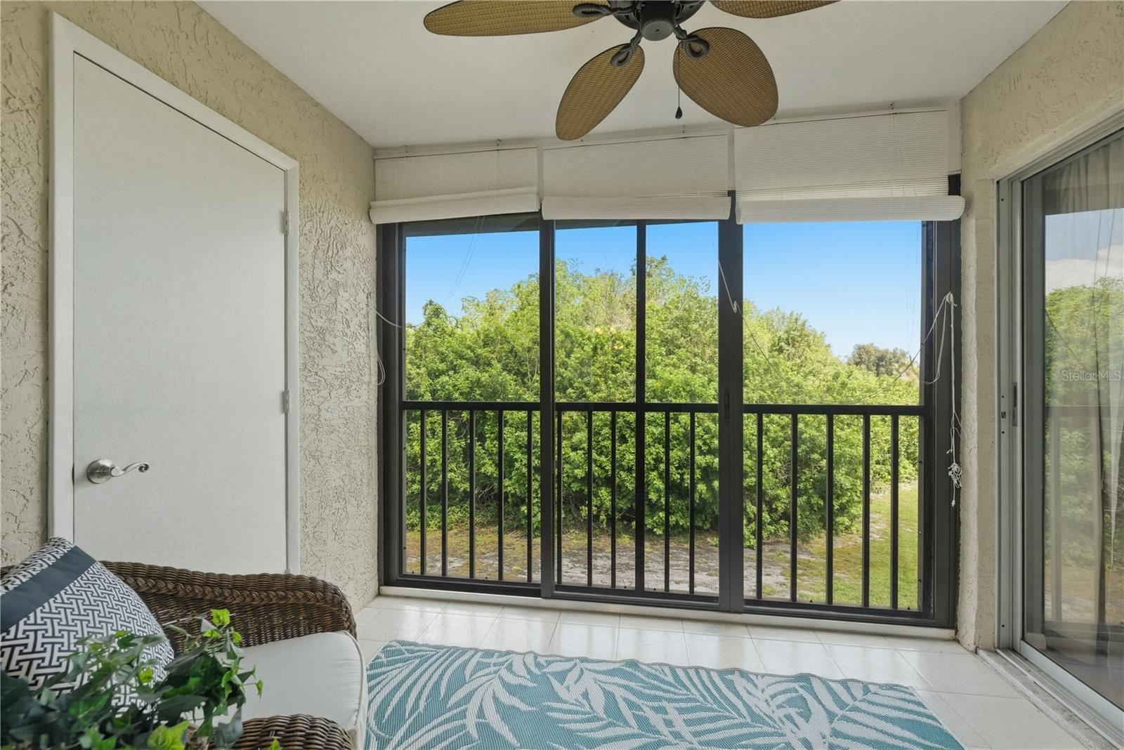 Image 27 of 36 For 11201 122nd Avenue 208