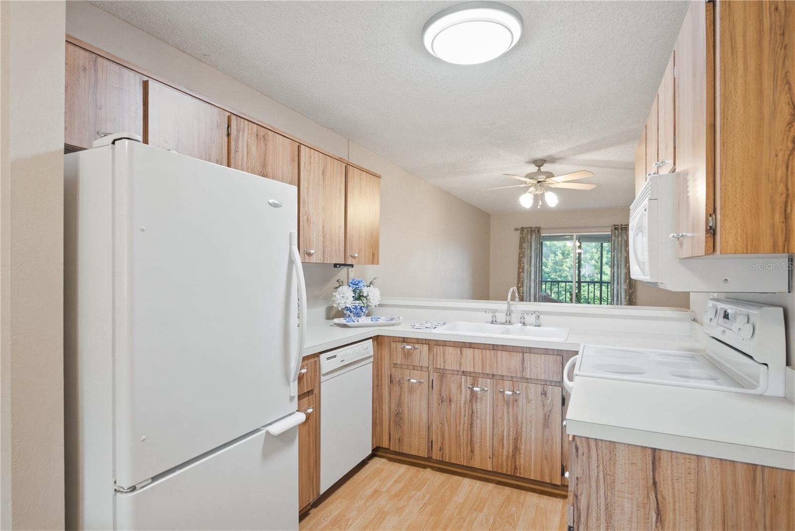 Image 9 of 36 For 11201 122nd Avenue 208