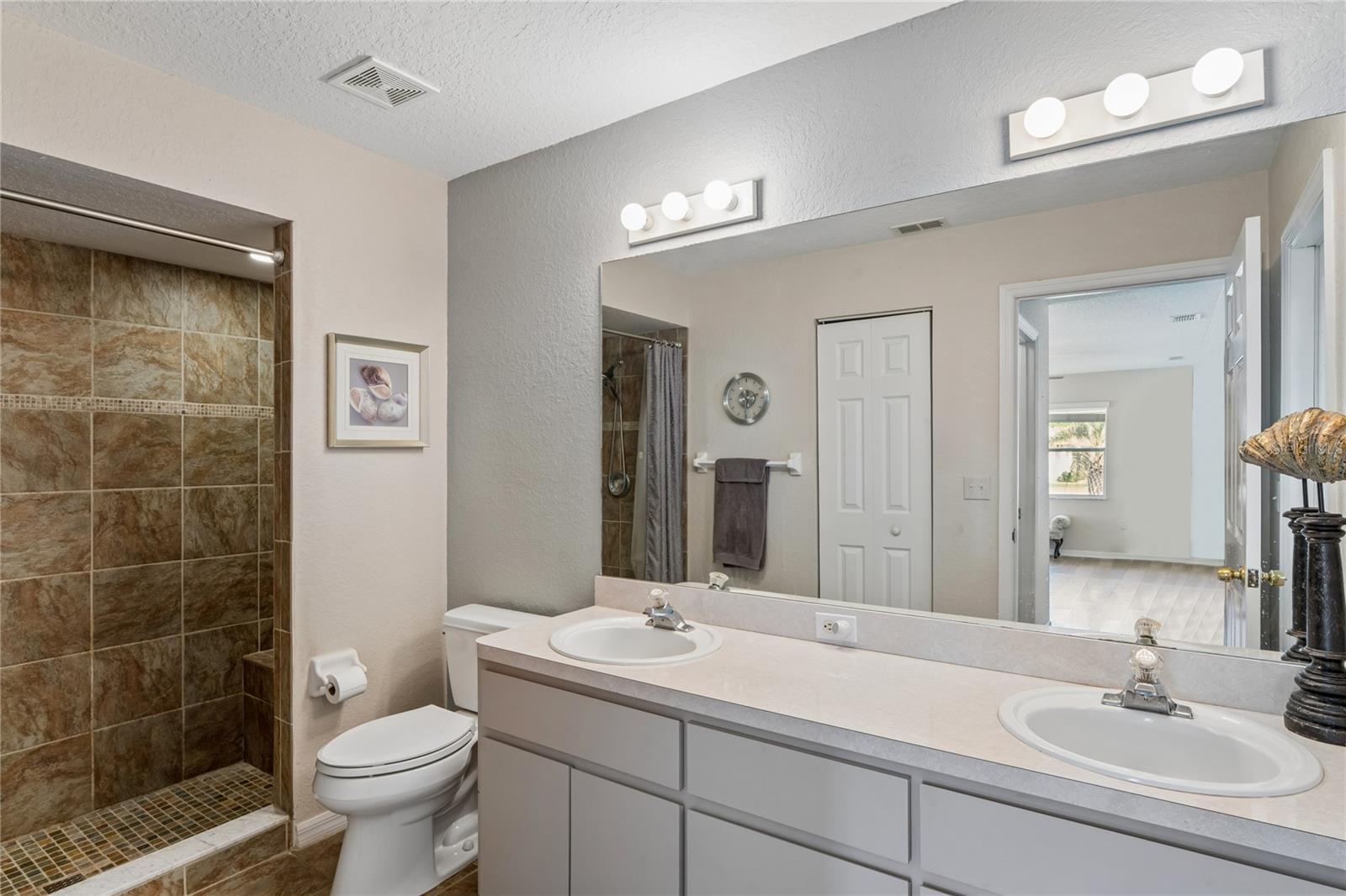 Image 31 of 62 For 5122 Quintilis Street