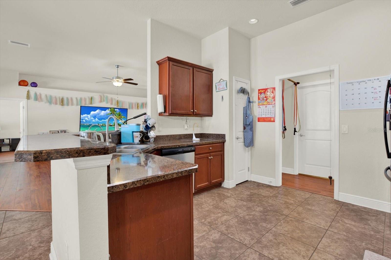 Image 11 of 34 For 14061 White Plains Street