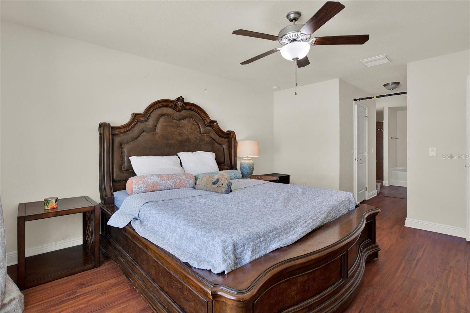 Image 13 of 34 For 14061 White Plains Street