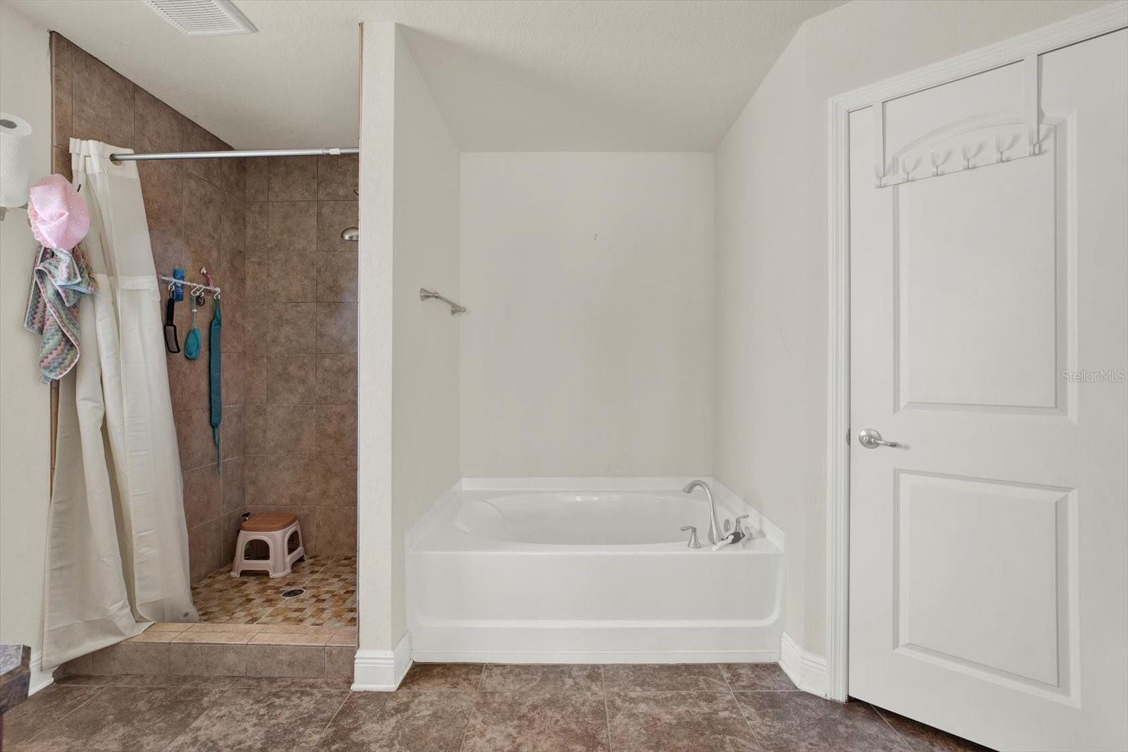 Image 15 of 34 For 14061 White Plains Street