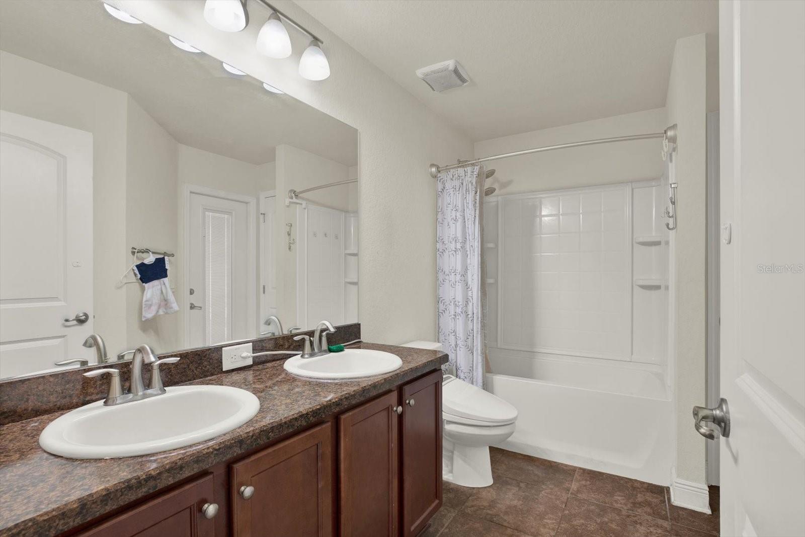 Image 19 of 34 For 14061 White Plains Street