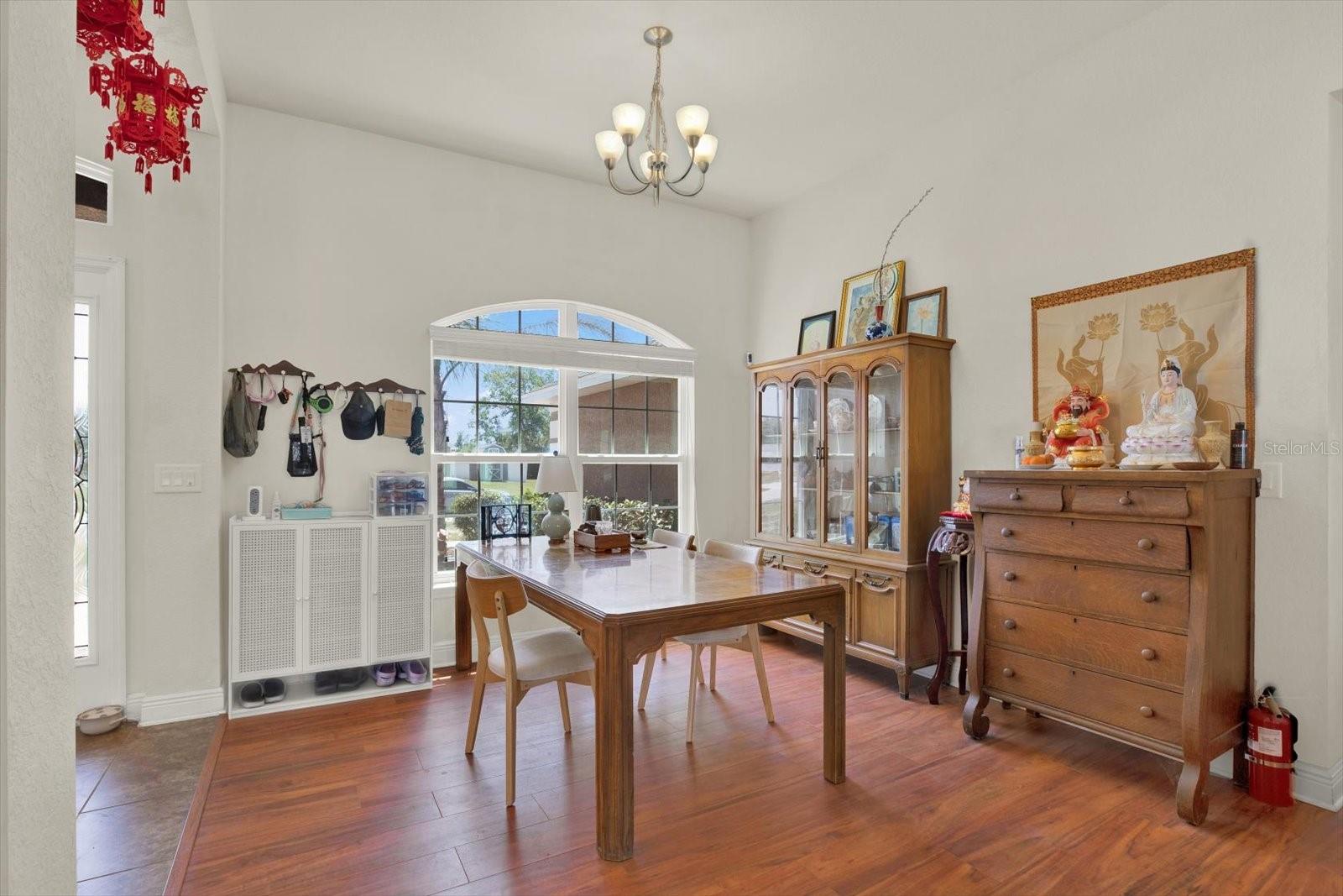 Image 4 of 34 For 14061 White Plains Street