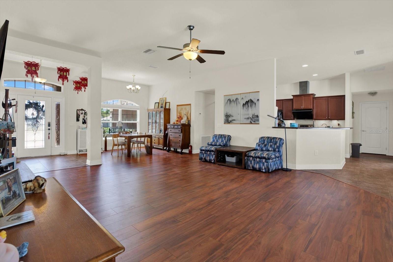 Image 7 of 34 For 14061 White Plains Street