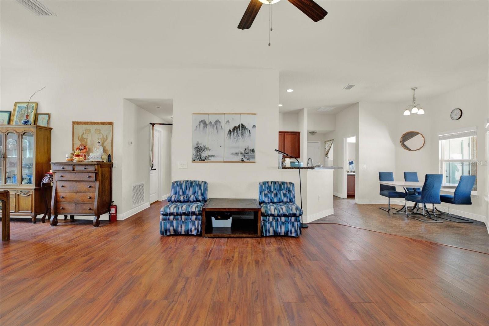 Image 8 of 34 For 14061 White Plains Street