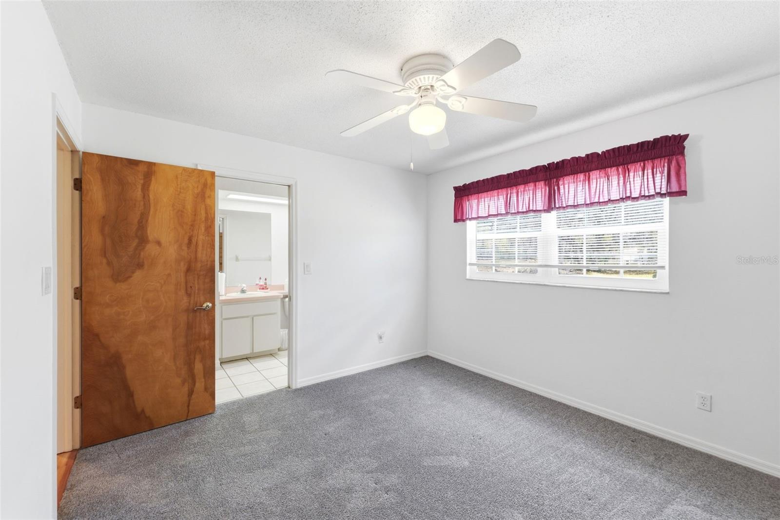 Image 22 of 68 For 18805 Kelly Road