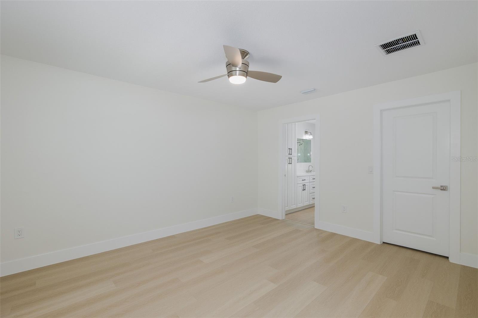 Listing photo id 14 for 2851 Butterfly Landing Drive