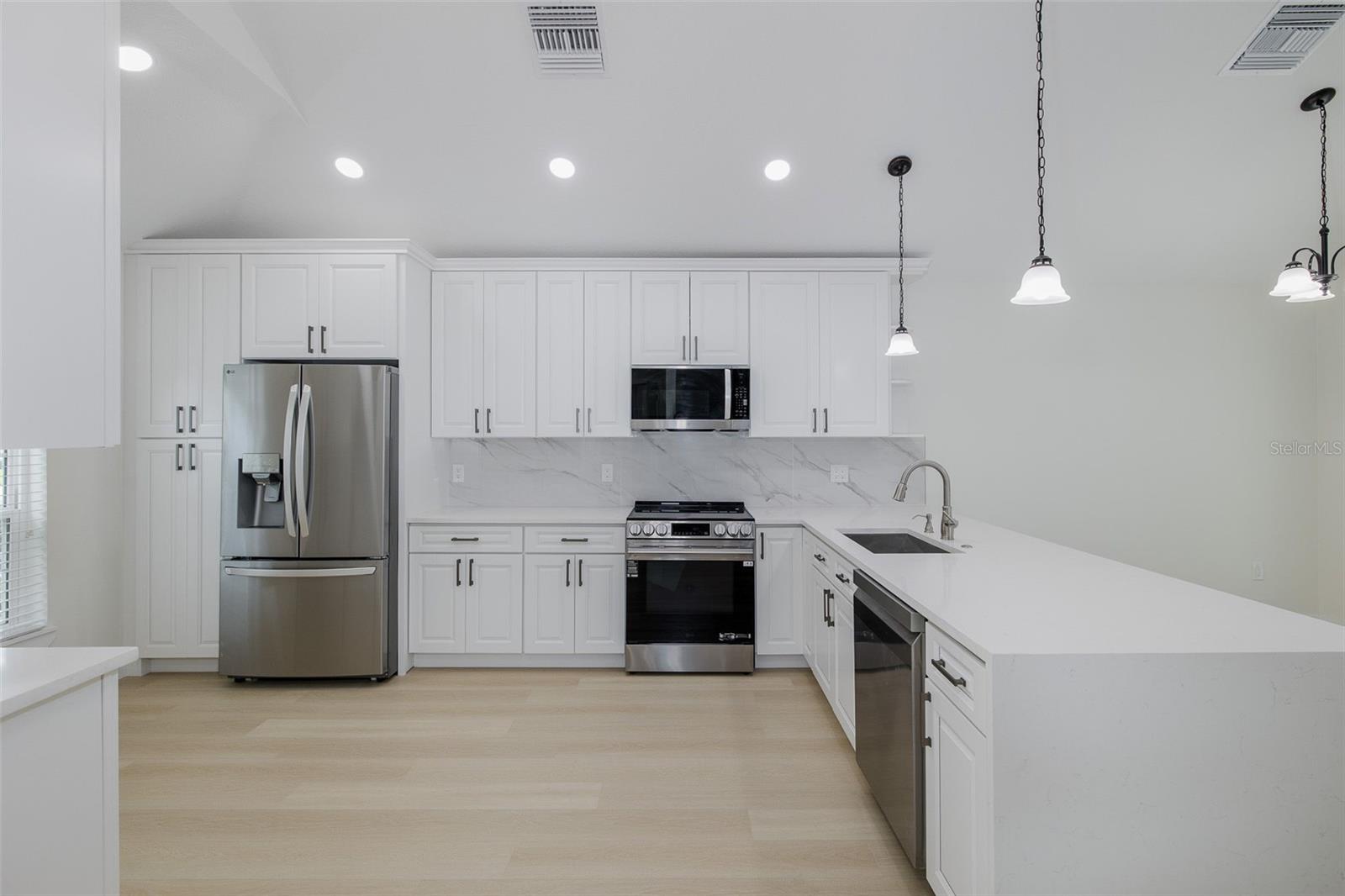 Listing photo id 6 for 2851 Butterfly Landing Drive