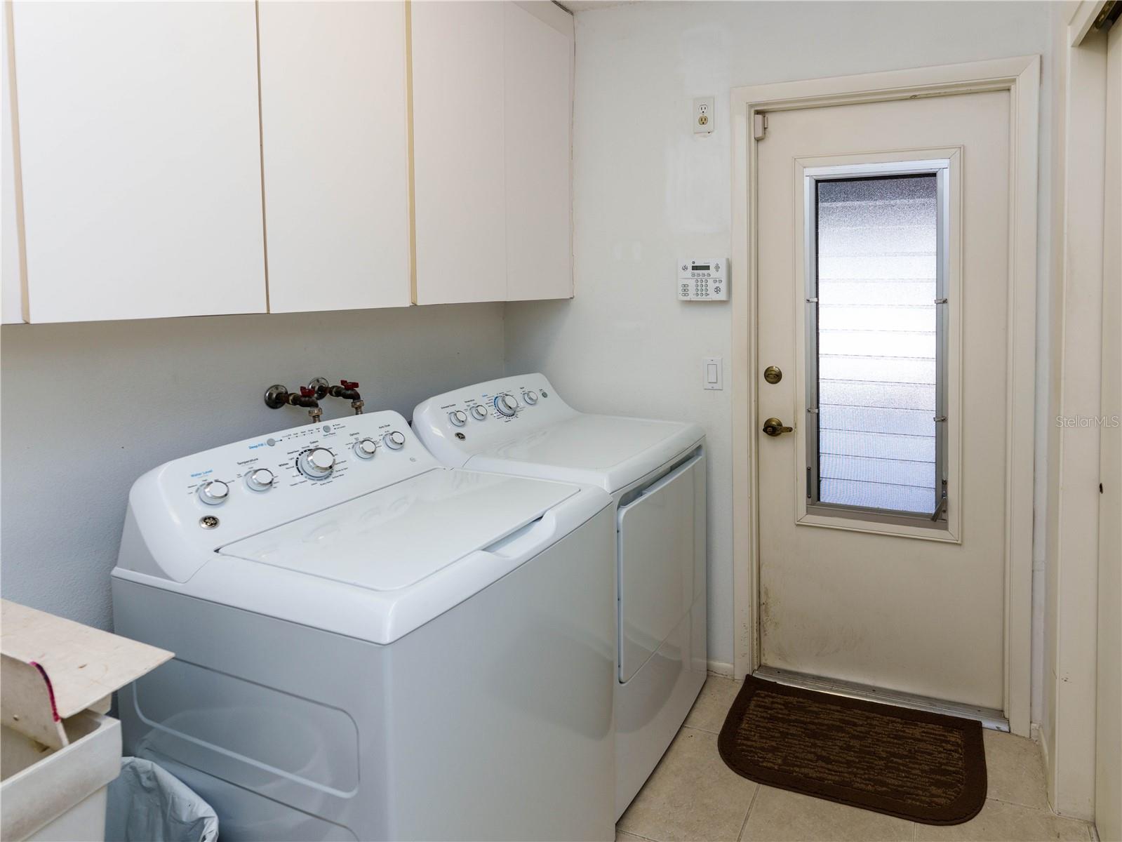 Image 21 of 29 For 8711 Gold Pine Dr