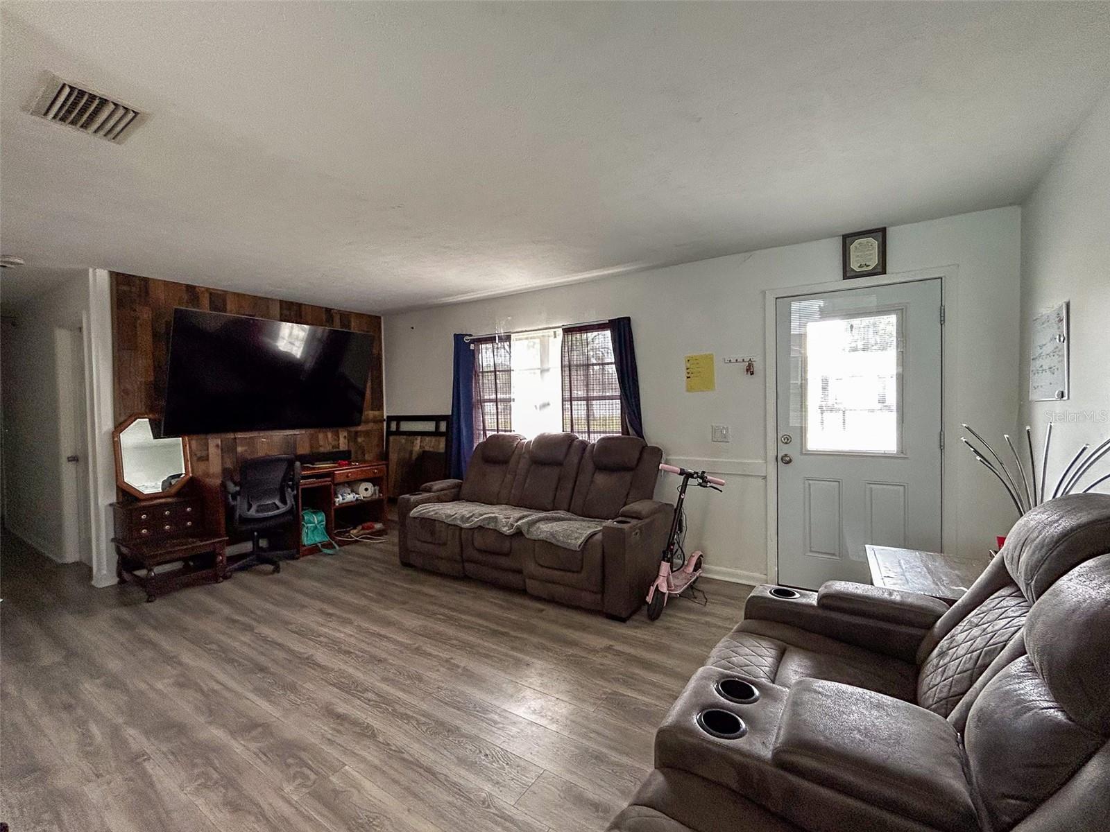 Image 7 of 15 For 39219 5th Avenue