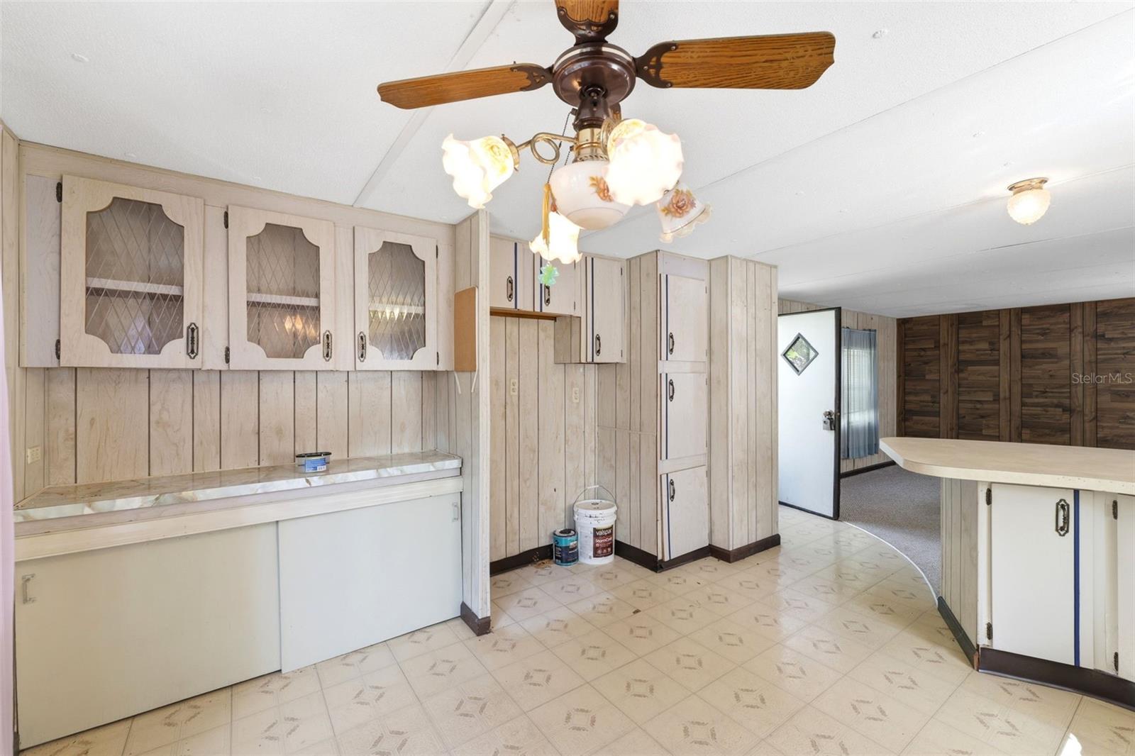 Listing photo id 8 for 16111 Sarasota Street