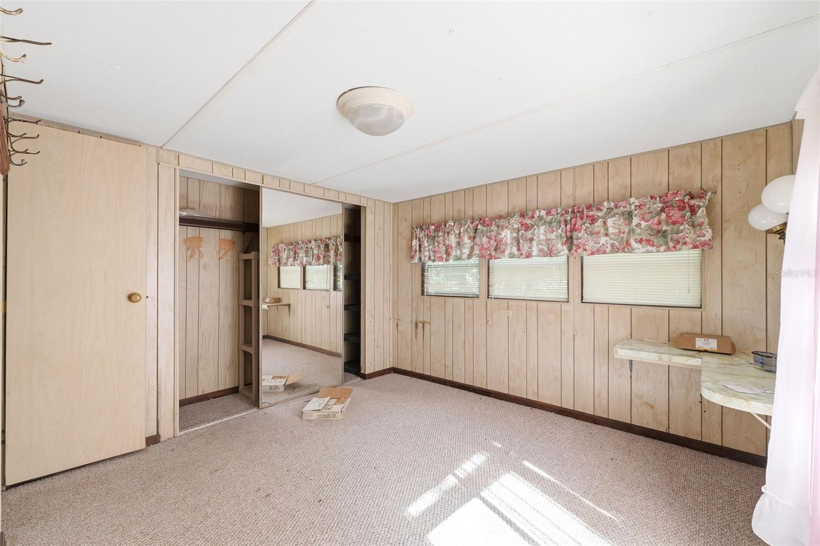 Listing photo id 10 for 16111 Sarasota Street