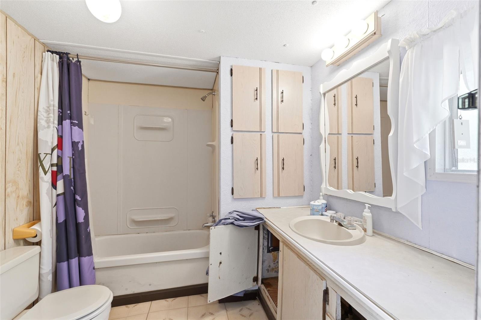 Listing photo id 11 for 16111 Sarasota Street