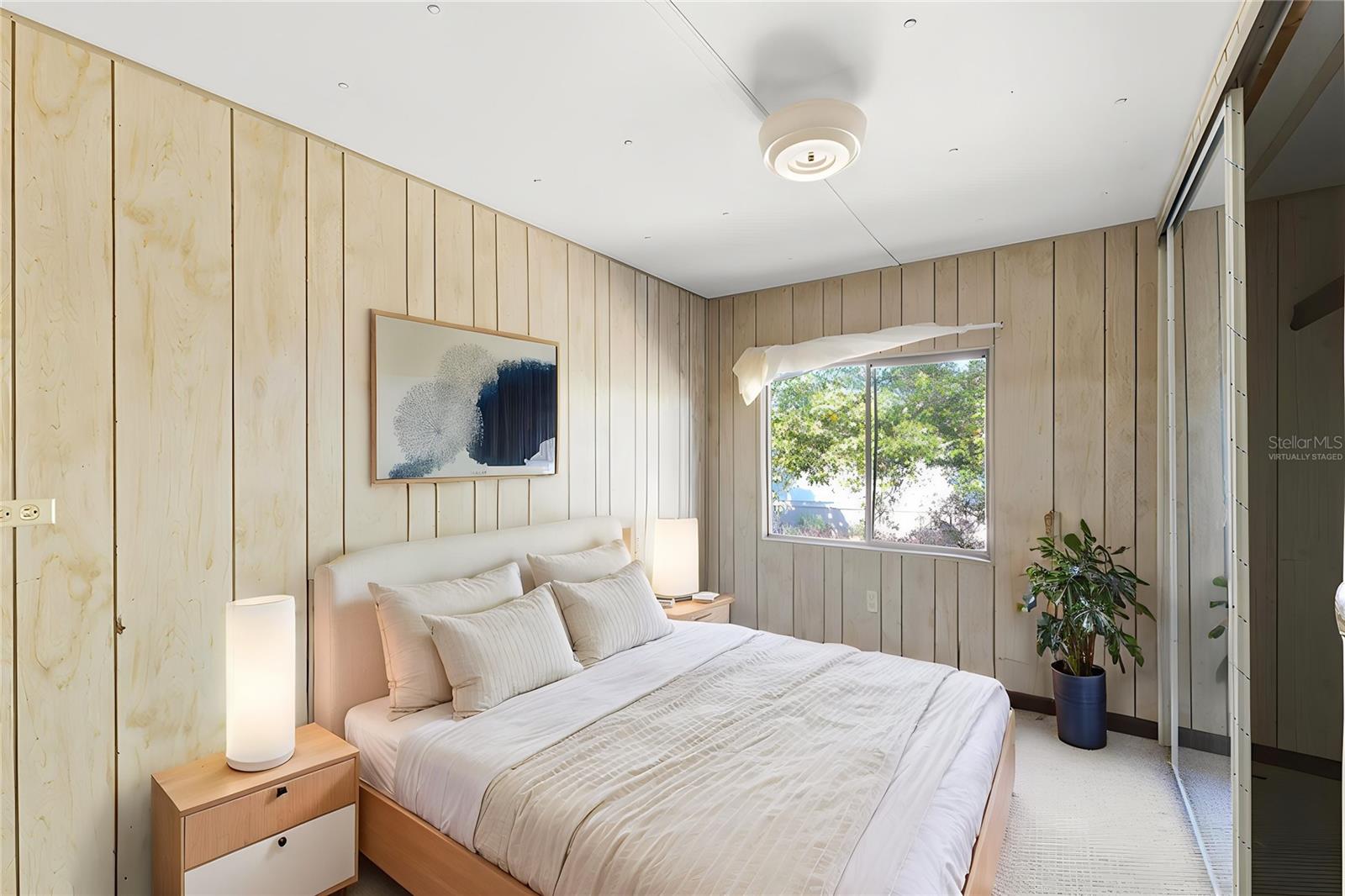 Listing photo id 12 for 16111 Sarasota Street