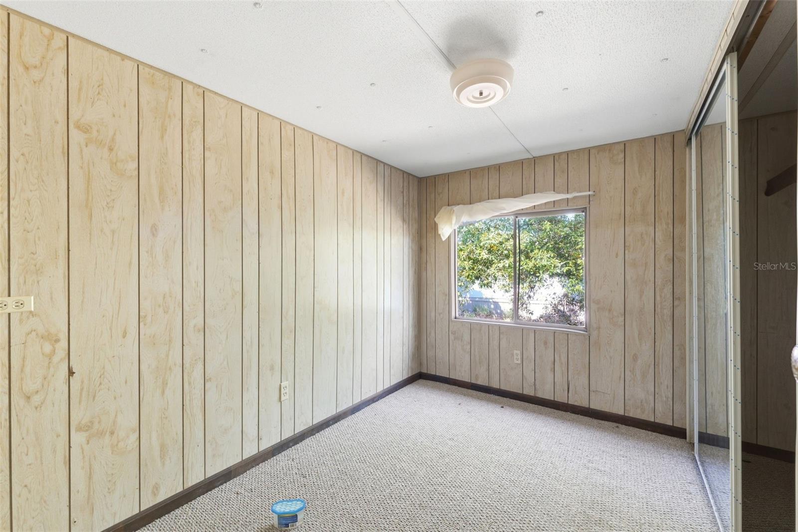 Listing photo id 13 for 16111 Sarasota Street