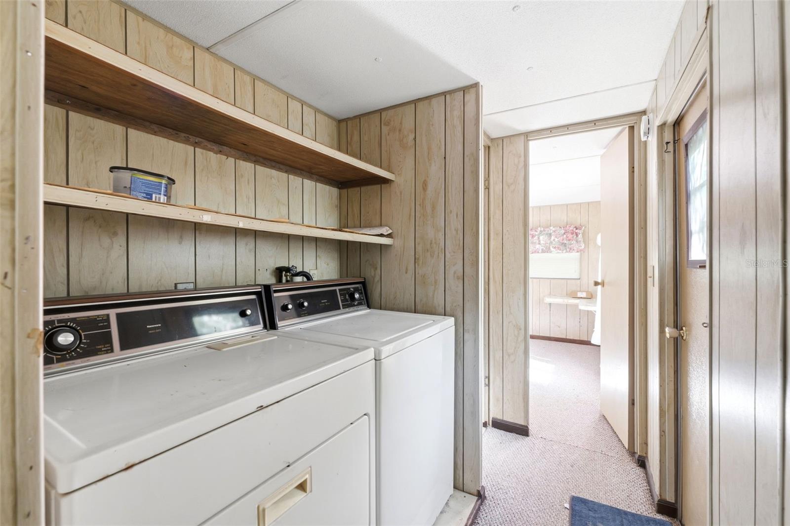 Listing photo id 14 for 16111 Sarasota Street